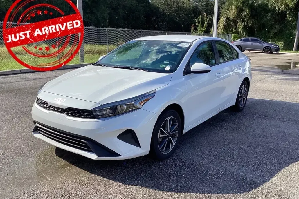 2024 Kia Forte LXS photo 1