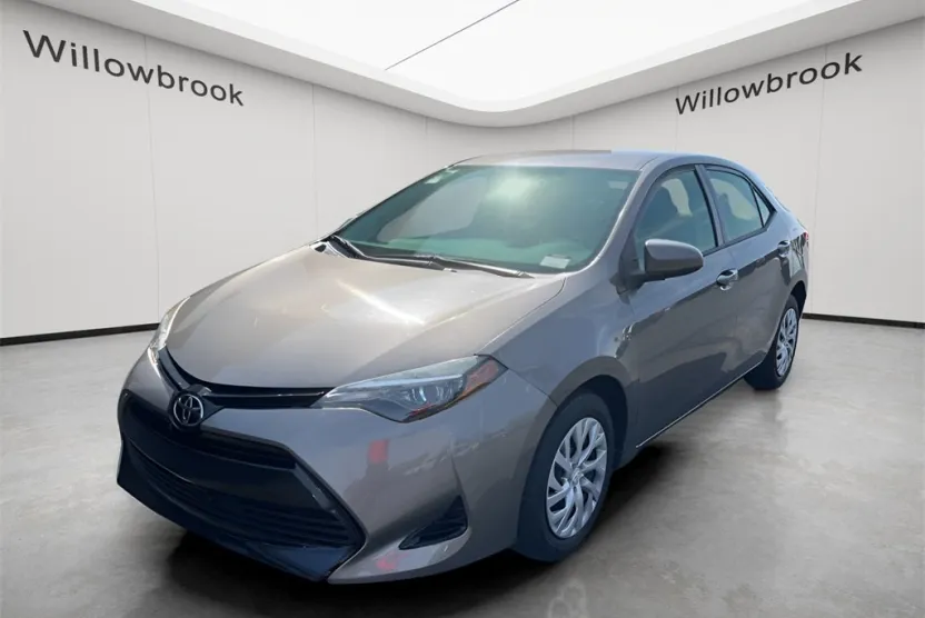 2019 Toyota Corolla LE photo 1