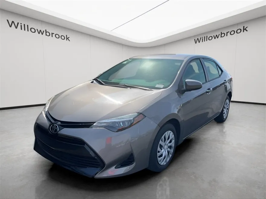 2019 Toyota Corolla LE photo 1