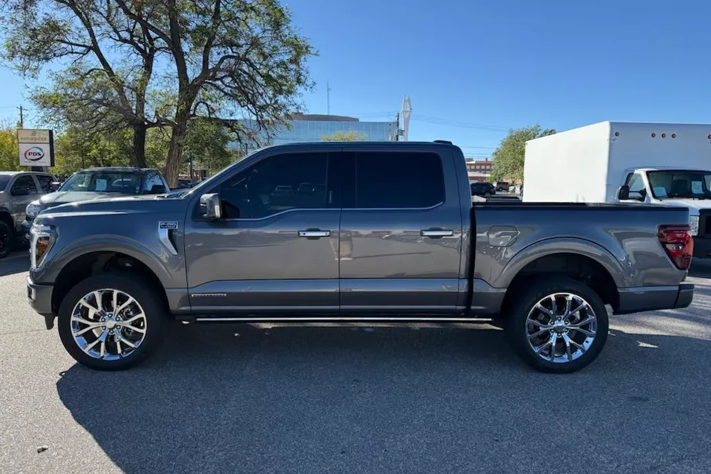 2024 Ford F-150 Platinum photo 1