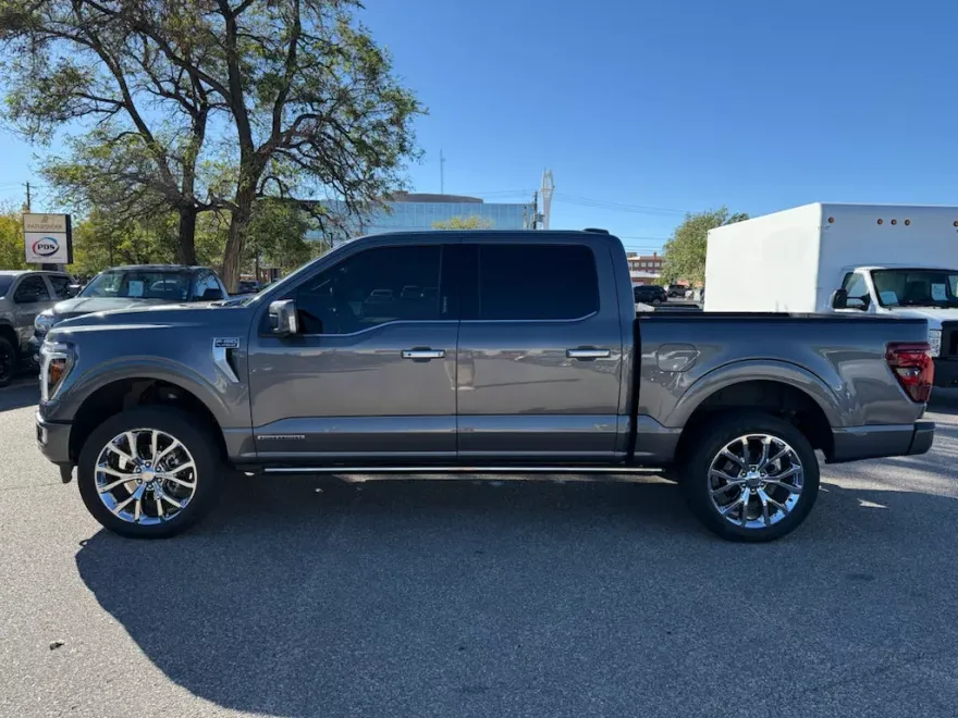 2024 Ford F-150 Platinum photo 1