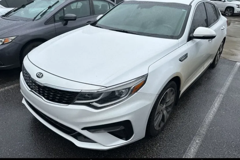 2019 Kia Optima S photo 1