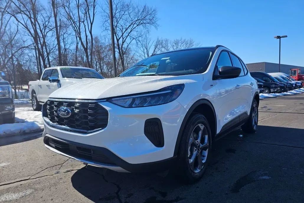 2025 Ford Escape ST-Line photo 1