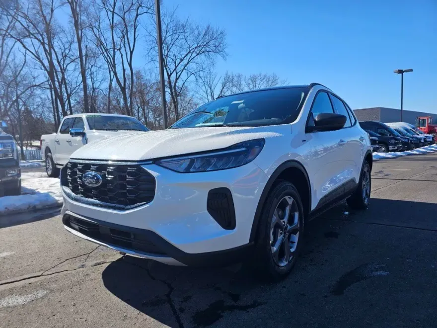 2025 Ford Escape ST-Line photo 1