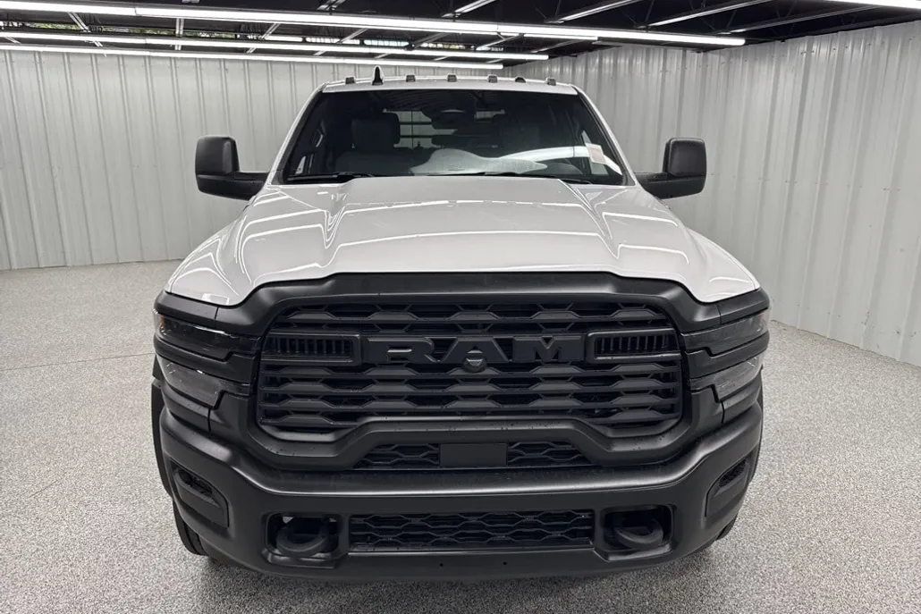 2025 Ram 5500 Tradesman photo 1