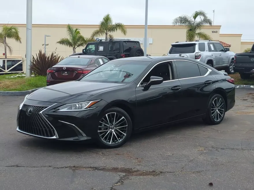 2023 Lexus ES 300h photo 1