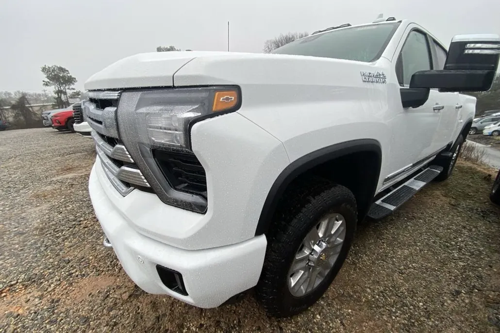 2025 Chevrolet Silverado 2500HD High Country photo 1