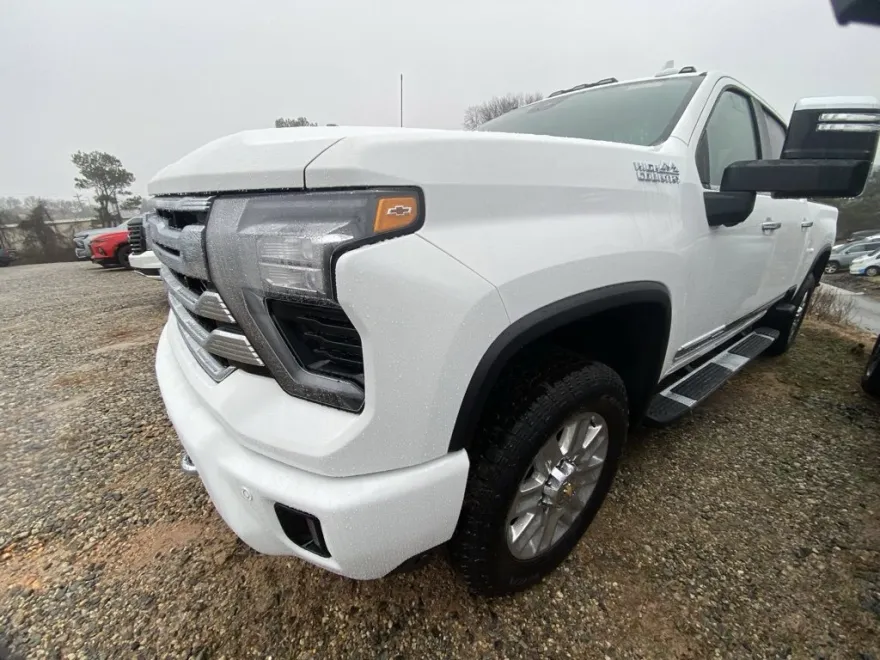 2025 Chevrolet Silverado 2500HD High Country photo 1