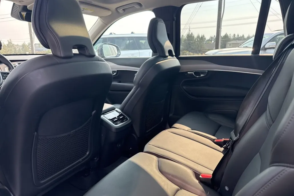 2025 Volvo XC90 B5 Core photo 1