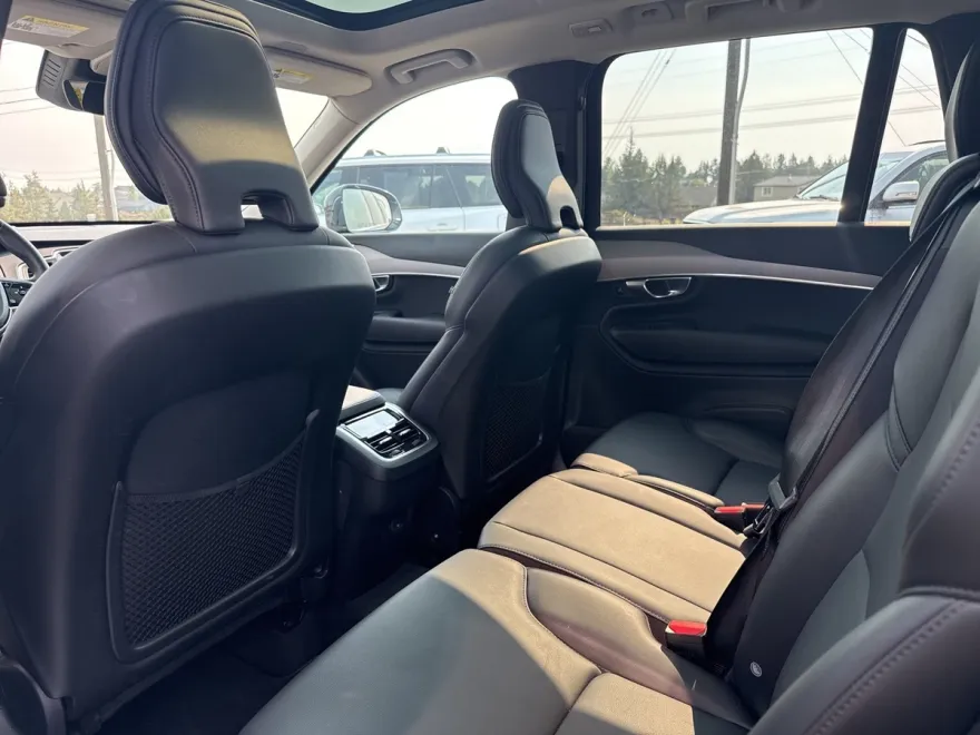 2025 Volvo XC90 B5 Core photo 1