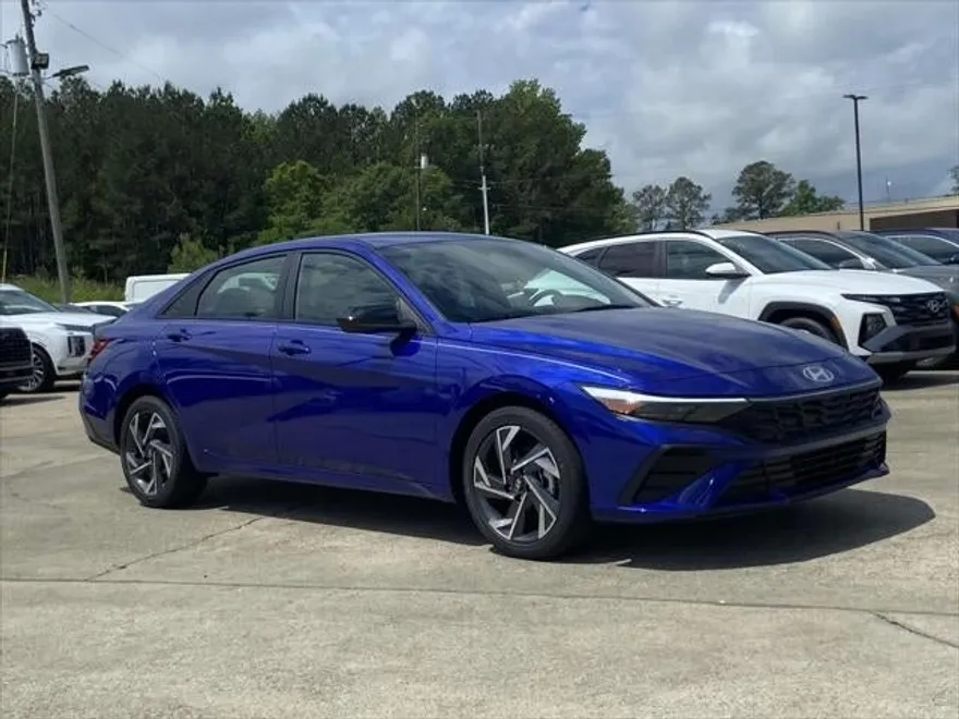 2025 Hyundai Elantra SEL Sport photo 1