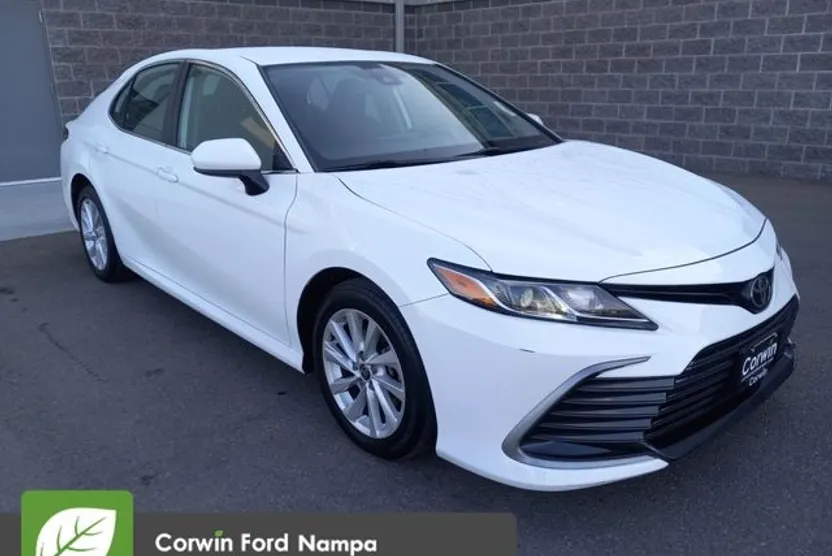 2021 Toyota Camry LE photo 1