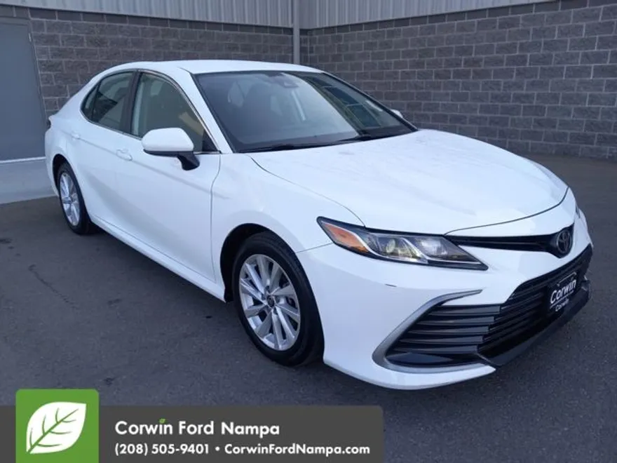 2021 Toyota Camry LE photo 1
