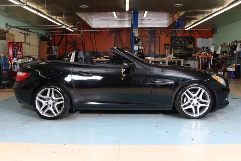 2014 Mercedes Benz SLK 250 photo 1