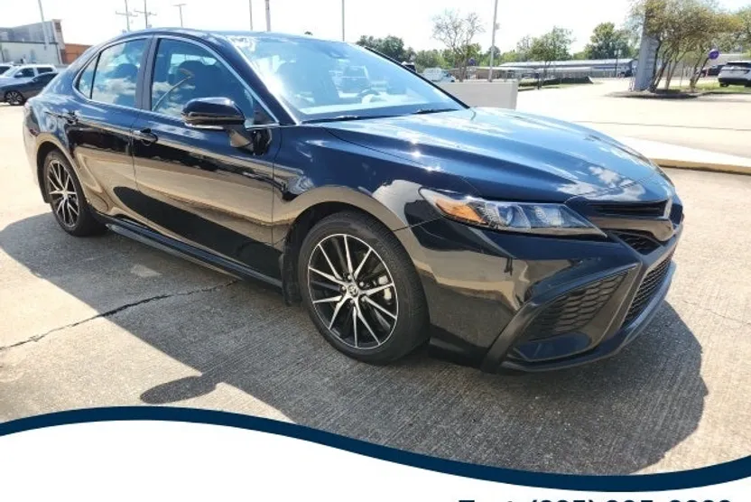 2024 Toyota Camry Hybrid SE photo 1