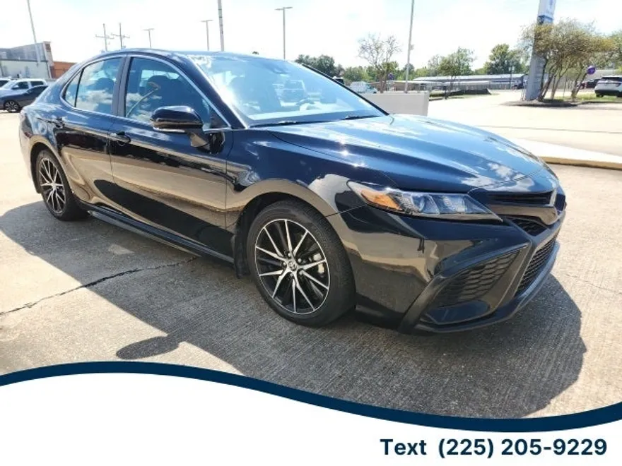 2024 Toyota Camry Hybrid SE photo 1