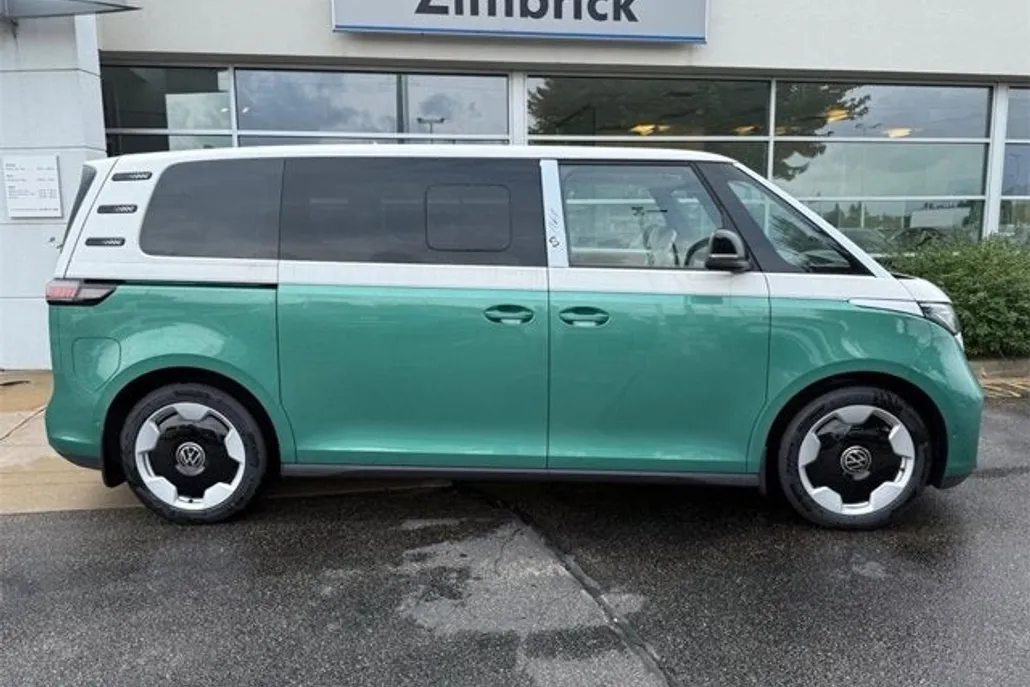 2025 Volkswagen ID. Buzz Pro Plus photo 1