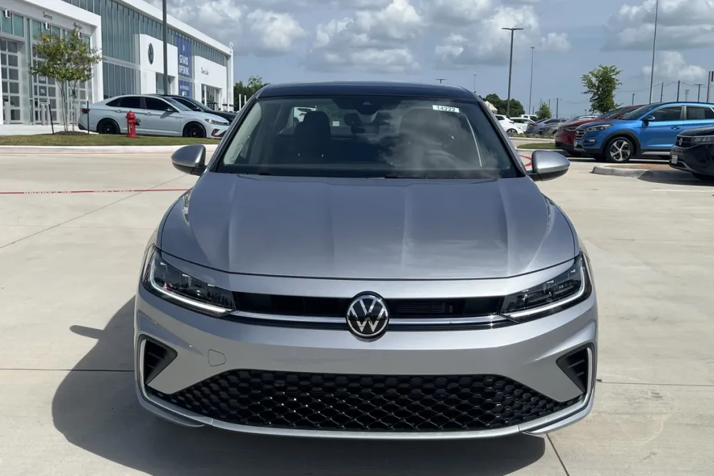 2025 Volkswagen Jetta SE photo 1