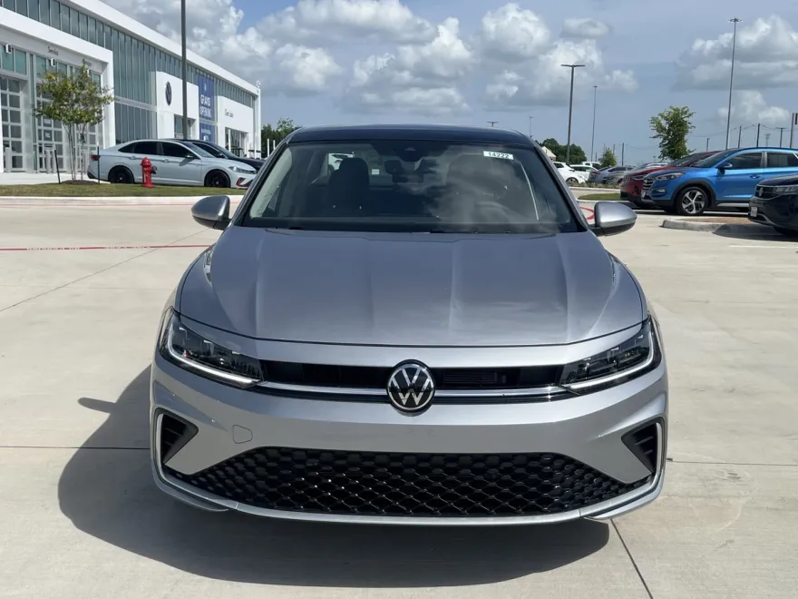 2025 Volkswagen Jetta SE photo 1