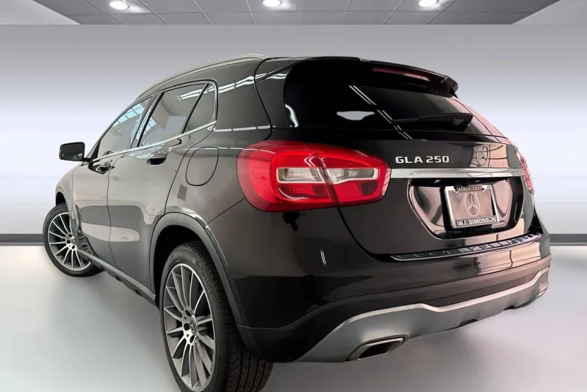 2018 Mercedes Benz GLA 250 photo 1