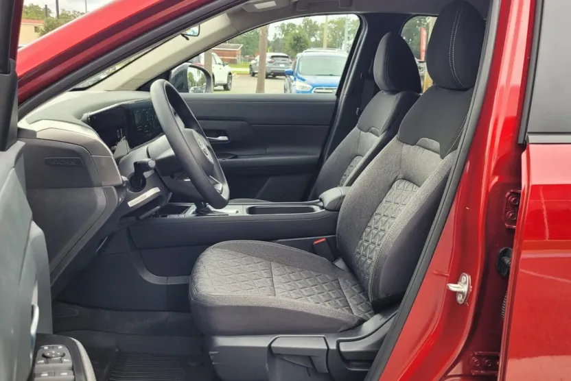 2026 Nissan Kicks SV photo 1