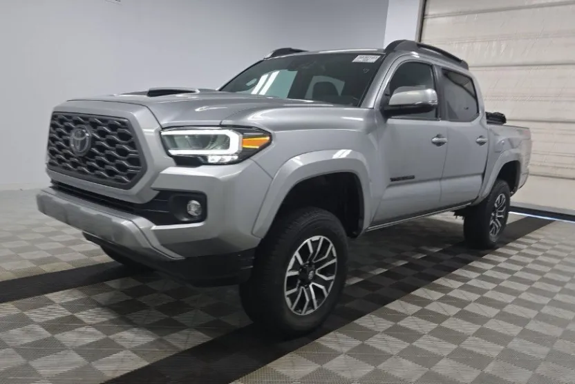 2023 Toyota Tacoma SR5 4x4 photo 1