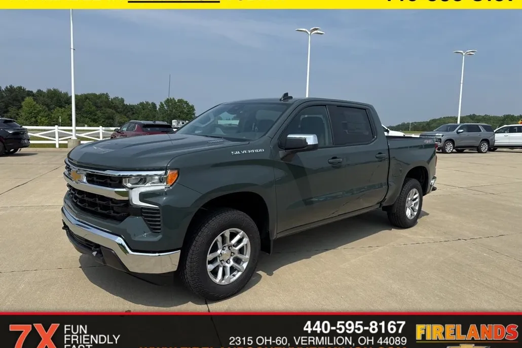 2025 Chevrolet Silverado 1500 LT photo 1