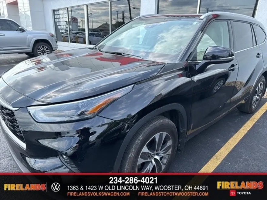 2022 Toyota Highlander XLE photo 1