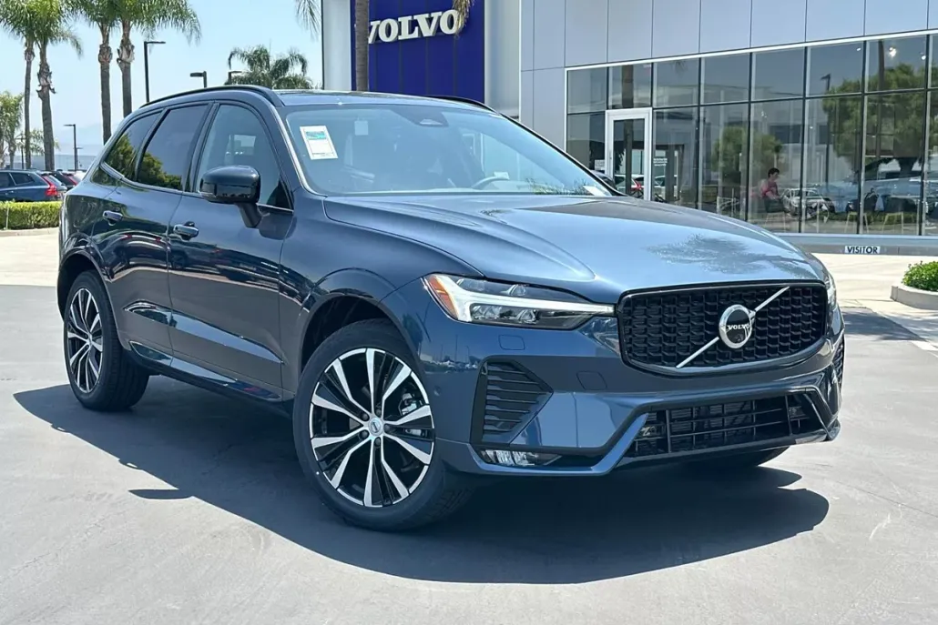 2025 Volvo XC60 B5 Plus photo 1