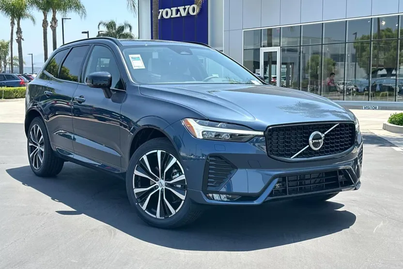 2025 Volvo XC60 B5 Plus photo 1