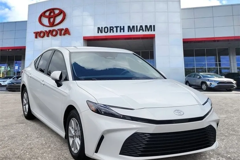 2025 Toyota Camry LE photo 1