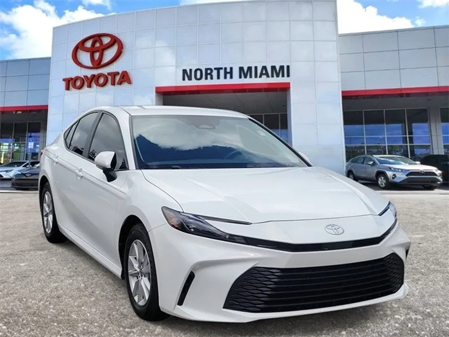 2025 Toyota Camry LE photo 1