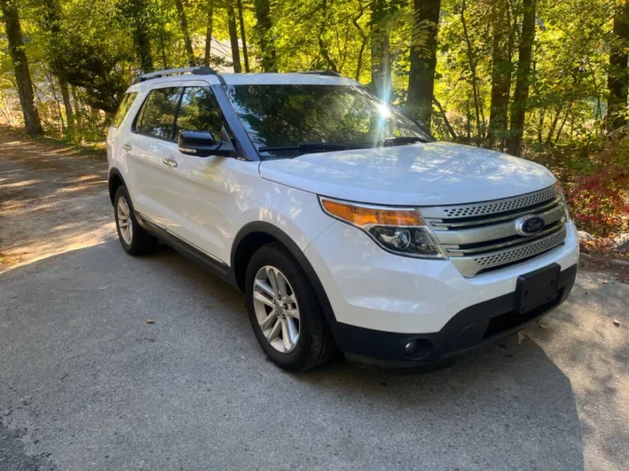 2015 Ford Explorer XLT photo 1