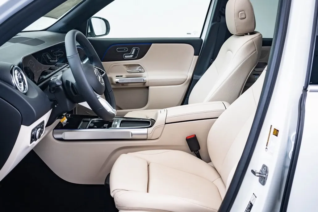 2026 Mercedes Benz GLB 250 4MATIC photo 1