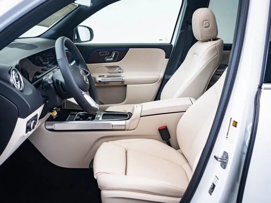2026 Mercedes Benz GLB 250 4MATIC photo 1