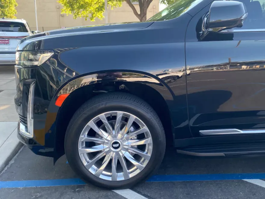 2023 Cadillac Escalade ESV Premium Luxury photo 1