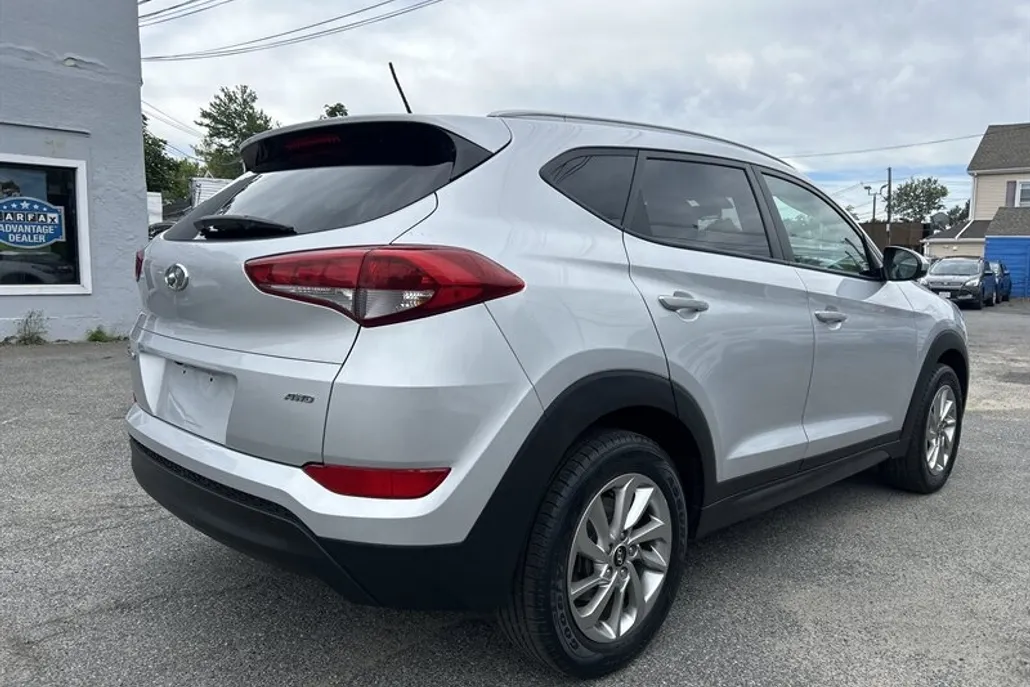 2016 Hyundai Tucson SE photo 1