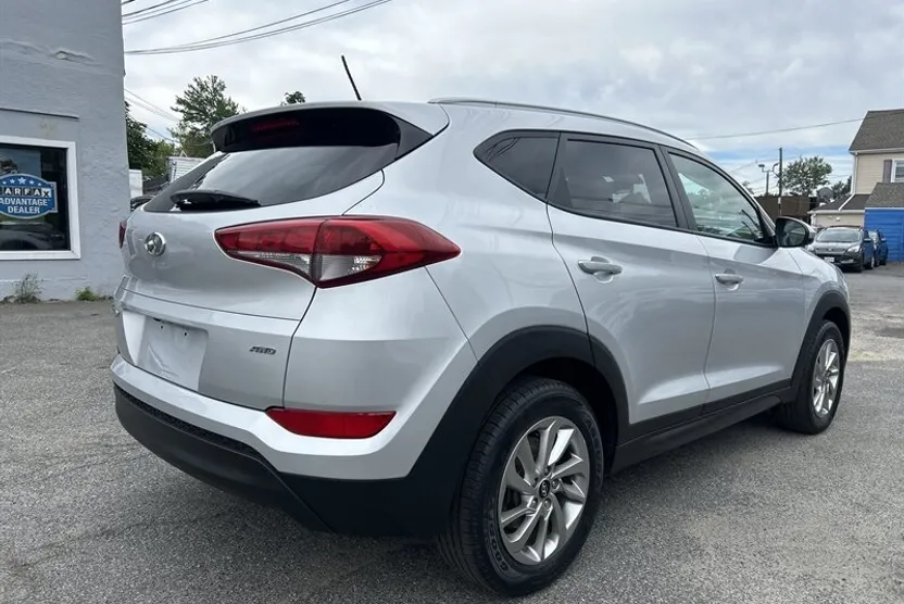 2016 Hyundai Tucson SE photo 1