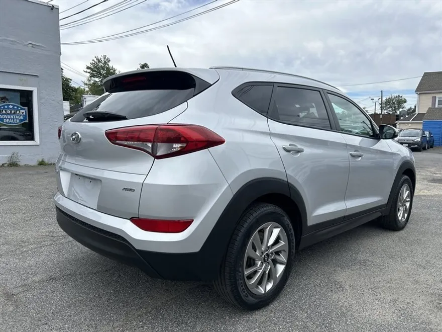2016 Hyundai Tucson SE photo 1