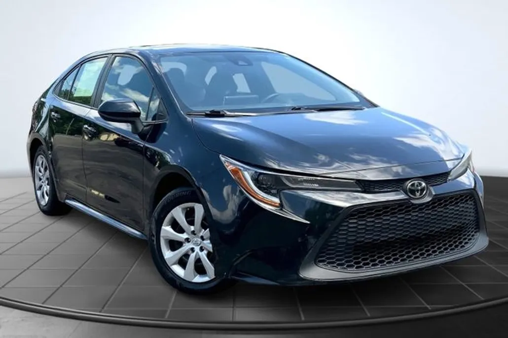 2020 Toyota Corolla LE photo 1
