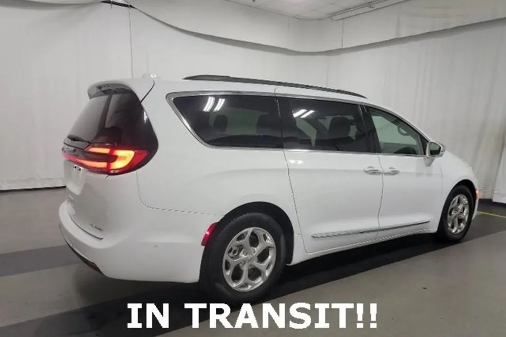 2022 Chrysler Pacifica Limited photo 1