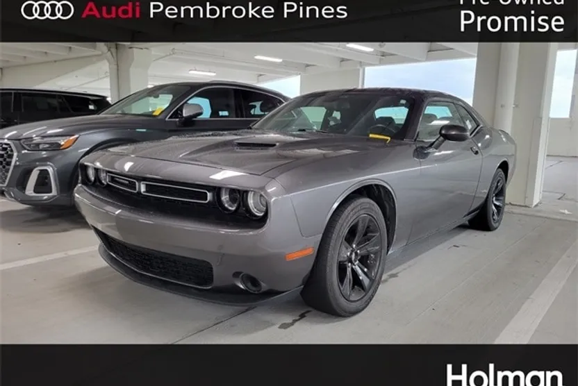 2019 Dodge Challenger SXT photo 1