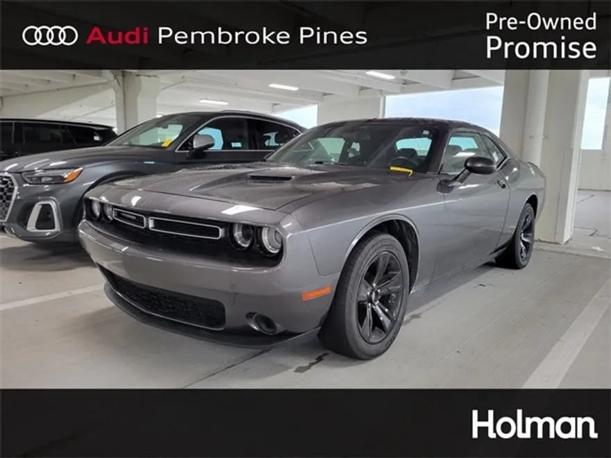 2019 Dodge Challenger SXT photo 1