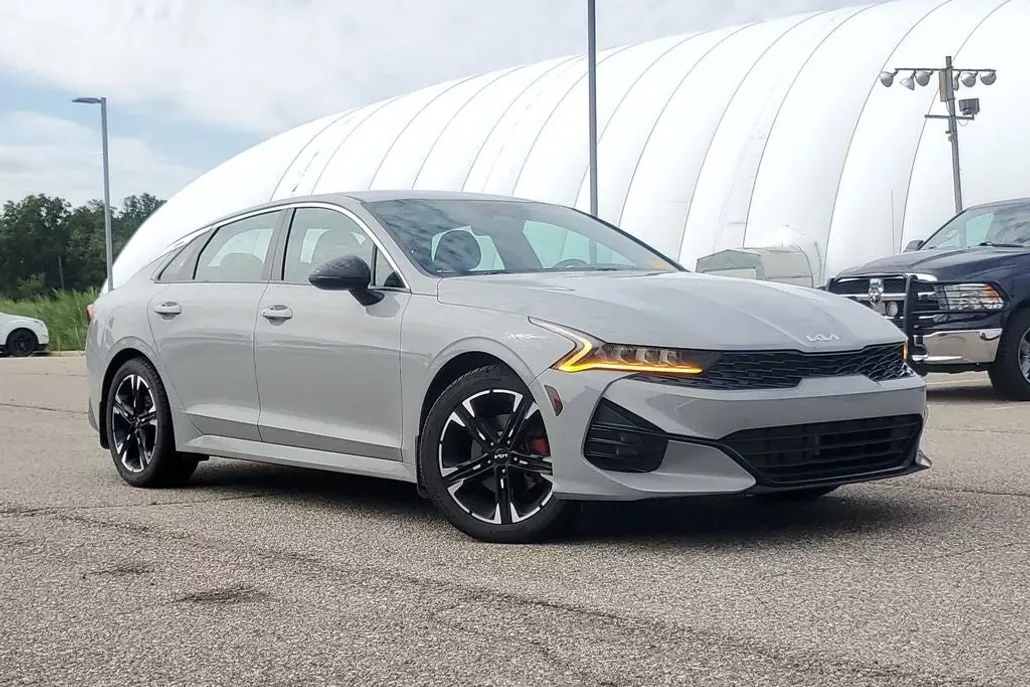 2022 Kia K5 GT-Line photo 1