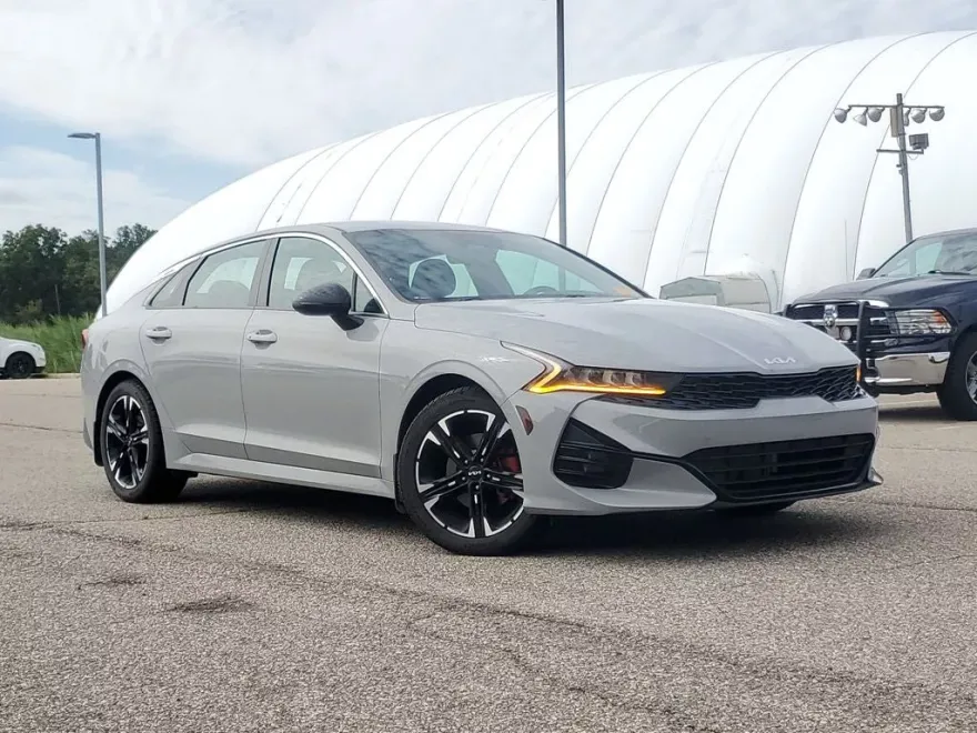2022 Kia K5 GT-Line photo 1