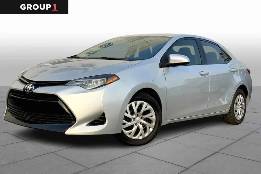 2019 Toyota Corolla LE photo 1