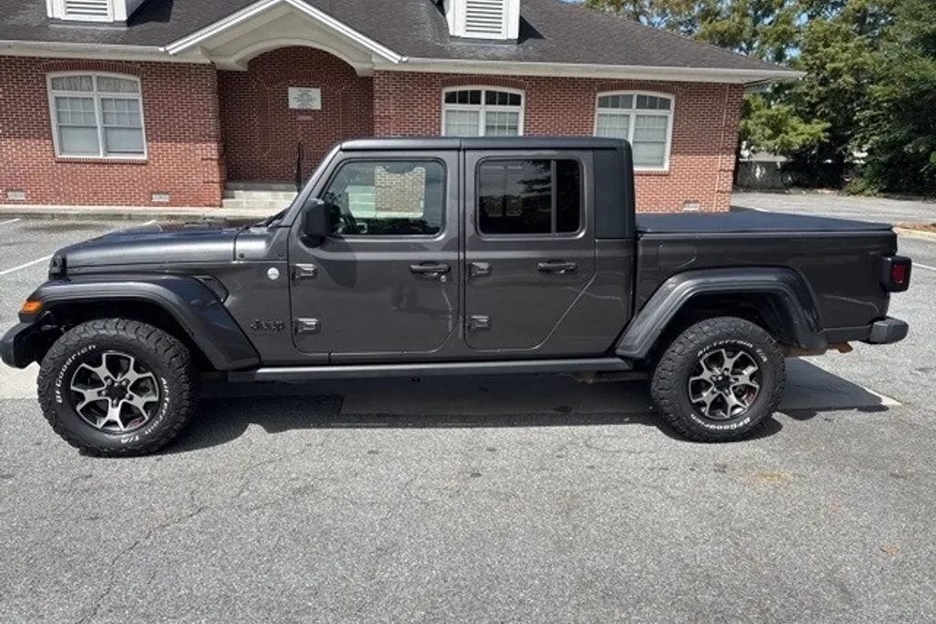 2021 Jeep Gladiator Sport photo 1