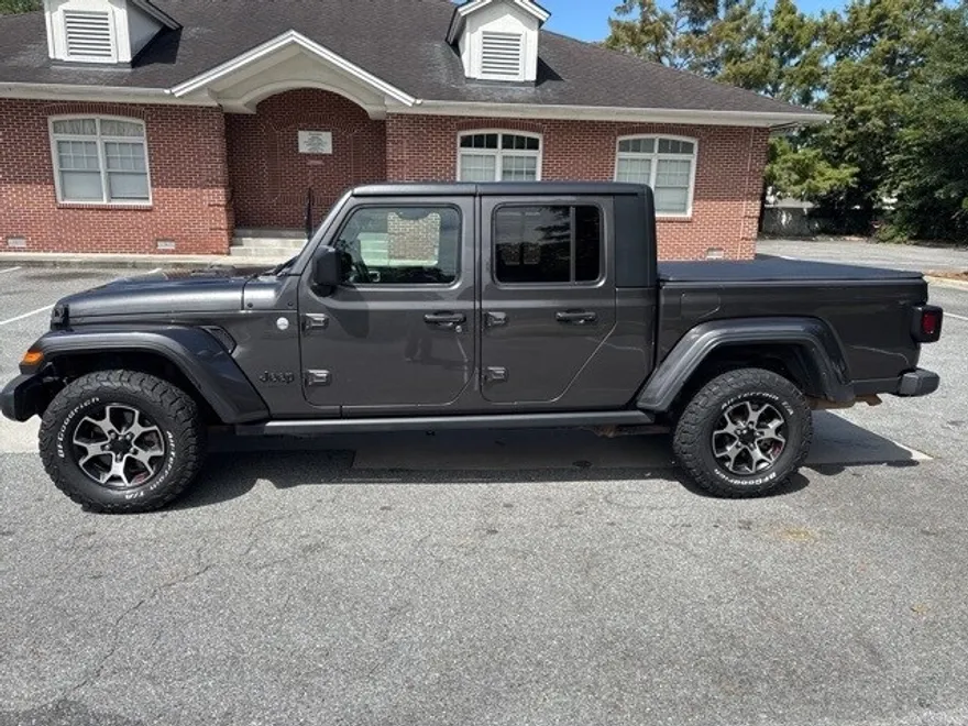 2021 Jeep Gladiator Sport photo 1