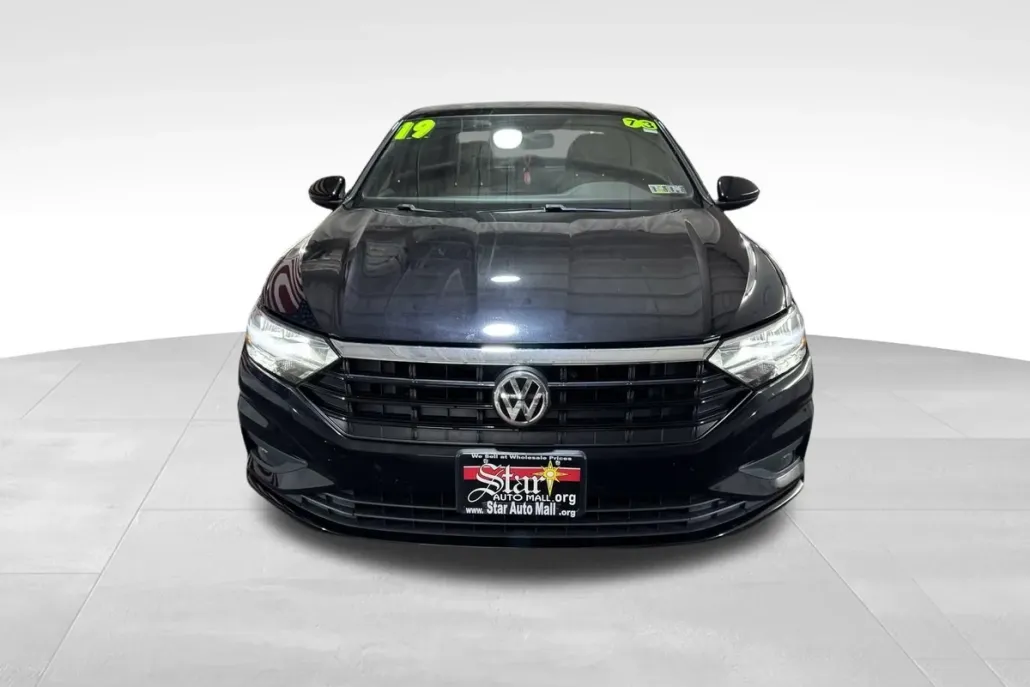 2019 Volkswagen Jetta R-Line photo 1