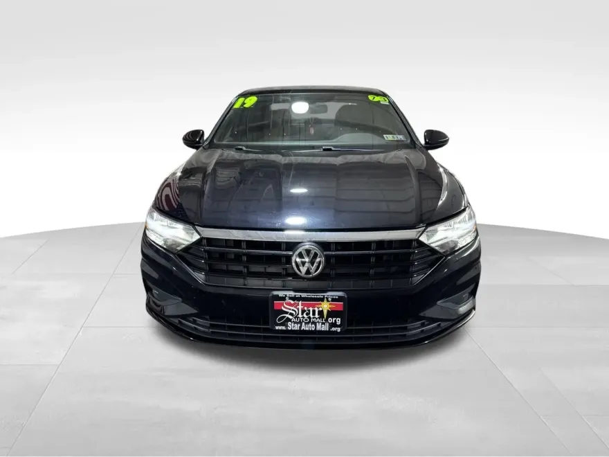 2019 Volkswagen Jetta R-Line photo 1